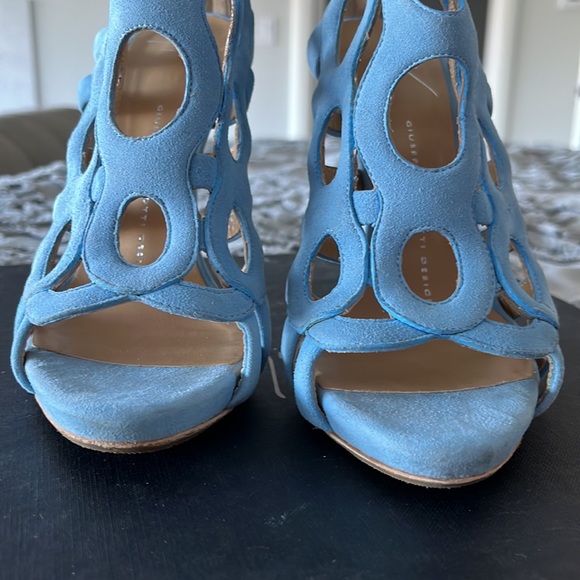 🔥SALE!!GORGEOUS!Giuseppe Zanotti Circle Cut out Cage blue booties with dust bag - Picture 8 of 11